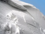 Pr fotek ze Zkladn kurzu Skialpinismu, Velmi dobr snhov podmnky (pranek) provili astnky a jejich lyask schopnosti. Lavinov riziko posuzovali vichni za ndhernho poas a tak mrz vydepat jen jednu astnici... - fotografie 38