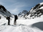 SILVRETTA - OPRAVDOV SKIALPINISTICK RJ - 2011, tyi dny ve sluncem zalitch horch. Pochvala vem astnkm za pohodu a super vkony. Odpoledn siesta byla vdy odmnou za rann vstvn... - fotografie 21