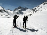 SILVRETTA - OPRAVDOV SKIALPINISTICK RJ - 2011, tyi dny ve sluncem zalitch horch. Pochvala vem astnkm za pohodu a super vkony. Odpoledn siesta byla vdy odmnou za rann vstvn... - fotografie 33