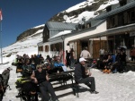 SILVRETTA - OPRAVDOV SKIALPINISTICK RJ - 2011, tyi dny ve sluncem zalitch horch. Pochvala vem astnkm za pohodu a super vkony. Odpoledn siesta byla vdy odmnou za rann vstvn... - fotografie 45