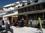 SILVRETTA - OPRAVDOV SKIALPINISTICK RJ - 2011, tyi dny ve sluncem zalitch horch. Pochvala vem astnkm za pohodu a super vkony. Odpoledn siesta byla vdy odmnou za rann vstvn... - fotografie 46