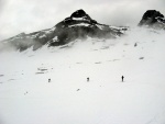 SILVRETTA - OPRAVDOV SKIALPINISTICK RJ - 2011, tyi dny ve sluncem zalitch horch. Pochvala vem astnkm za pohodu a super vkony. Odpoledn siesta byla vdy odmnou za rann vstvn... - fotografie 65