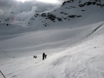 SILVRETTA - OPRAVDOV SKIALPINISTICK RJ - 2011, tyi dny ve sluncem zalitch horch. Pochvala vem astnkm za pohodu a super vkony. Odpoledn siesta byla vdy odmnou za rann vstvn... - fotografie 74