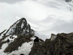 SILVRETTA - OPRAVDOV SKIALPINISTICK RJ - 2011, tyi dny ve sluncem zalitch horch. Pochvala vem astnkm za pohodu a super vkony. Odpoledn siesta byla vdy odmnou za rann vstvn... - fotografie 99