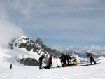 SILVRETTA - OPRAVDOV SKIALPINISTICK RJ - 2011, tyi dny ve sluncem zalitch horch. Pochvala vem astnkm za pohodu a super vkony. Odpoledn siesta byla vdy odmnou za rann vstvn... - fotografie 115