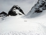 SILVRETTA - OPRAVDOV SKIALPINISTICK RJ - 2011, tyi dny ve sluncem zalitch horch. Pochvala vem astnkm za pohodu a super vkony. Odpoledn siesta byla vdy odmnou za rann vstvn... - fotografie 116