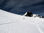 SILVRETTA - OPRAVDOV SKIALPINISTICK RJ - 2011, tyi dny ve sluncem zalitch horch. Pochvala vem astnkm za pohodu a super vkony. Odpoledn siesta byla vdy odmnou za rann vstvn... - fotografie 124