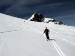 SILVRETTA - OPRAVDOV SKIALPINISTICK RJ - 2011, tyi dny ve sluncem zalitch horch. Pochvala vem astnkm za pohodu a super vkony. Odpoledn siesta byla vdy odmnou za rann vstvn... - fotografie 126