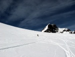 SILVRETTA - OPRAVDOV SKIALPINISTICK RJ - 2011, tyi dny ve sluncem zalitch horch. Pochvala vem astnkm za pohodu a super vkony. Odpoledn siesta byla vdy odmnou za rann vstvn... - fotografie 127