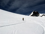 SILVRETTA - OPRAVDOV SKIALPINISTICK RJ - 2011, tyi dny ve sluncem zalitch horch. Pochvala vem astnkm za pohodu a super vkony. Odpoledn siesta byla vdy odmnou za rann vstvn... - fotografie 129