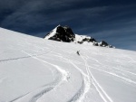 SILVRETTA - OPRAVDOV SKIALPINISTICK RJ - 2011, tyi dny ve sluncem zalitch horch. Pochvala vem astnkm za pohodu a super vkony. Odpoledn siesta byla vdy odmnou za rann vstvn... - fotografie 131