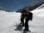 SILVRETTA - OPRAVDOV SKIALPINISTICK RJ - 2011, tyi dny ve sluncem zalitch horch. Pochvala vem astnkm za pohodu a super vkony. Odpoledn siesta byla vdy odmnou za rann vstvn... - fotografie 133