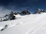 SILVRETTA - OPRAVDOV SKIALPINISTICK RJ - 2011, tyi dny ve sluncem zalitch horch. Pochvala vem astnkm za pohodu a super vkony. Odpoledn siesta byla vdy odmnou za rann vstvn... - fotografie 134