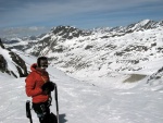 SILVRETTA - OPRAVDOV SKIALPINISTICK RJ - 2011, tyi dny ve sluncem zalitch horch. Pochvala vem astnkm za pohodu a super vkony. Odpoledn siesta byla vdy odmnou za rann vstvn... - fotografie 135