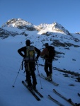 SILVRETTA - OPRAVDOV SKIALPINISTICK RJ - 2011, tyi dny ve sluncem zalitch horch. Pochvala vem astnkm za pohodu a super vkony. Odpoledn siesta byla vdy odmnou za rann vstvn... - fotografie 144