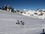 SILVRETTA - OPRAVDOV SKIALPINISTICK RJ - 2011, tyi dny ve sluncem zalitch horch. Pochvala vem astnkm za pohodu a super vkony. Odpoledn siesta byla vdy odmnou za rann vstvn... - fotografie 154