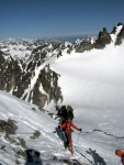 SILVRETTA - OPRAVDOV SKIALPINISTICK RJ - 2011, tyi dny ve sluncem zalitch horch. Pochvala vem astnkm za pohodu a super vkony. Odpoledn siesta byla vdy odmnou za rann vstvn... - fotografie 165