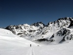 SILVRETTA - OPRAVDOV SKIALPINISTICK RJ - 2011, tyi dny ve sluncem zalitch horch. Pochvala vem astnkm za pohodu a super vkony. Odpoledn siesta byla vdy odmnou za rann vstvn... - fotografie 188