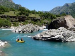 RAFTING EXPEDICE DO ALBNIE 2011, Dalek a exotick zem ns opt pijala vldn s pekrsnou prodou a dobrm poasm. Vodckch zitk bylo hojn, stejn jako gurmnskch a cestovatelskch. Pjemnou partu jet vylepila Danina k - fotografie 19