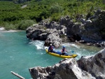 RAFTING EXPEDICE DO ALBNIE 2011, Dalek a exotick zem ns opt pijala vldn s pekrsnou prodou a dobrm poasm. Vodckch zitk bylo hojn, stejn jako gurmnskch a cestovatelskch. Pjemnou partu jet vylepila Danina k - fotografie 23