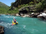 RAFTING EXPEDICE DO ALBNIE 2011, Dalek a exotick zem ns opt pijala vldn s pekrsnou prodou a dobrm poasm. Vodckch zitk bylo hojn, stejn jako gurmnskch a cestovatelskch. Pjemnou partu jet vylepila Danina k - fotografie 64