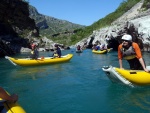 RAFTING EXPEDICE DO ALBNIE 2011, Dalek a exotick zem ns opt pijala vldn s pekrsnou prodou a dobrm poasm. Vodckch zitk bylo hojn, stejn jako gurmnskch a cestovatelskch. Pjemnou partu jet vylepila Danina k - fotografie 75