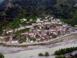 RAFTING EXPEDICE DO ALBNIE 2011, Dalek a exotick zem ns opt pijala vldn s pekrsnou prodou a dobrm poasm. Vodckch zitk bylo hojn, stejn jako gurmnskch a cestovatelskch. Pjemnou partu jet vylepila Danina k - fotografie 150