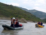 RAFTING EXPEDICE DO ALBNIE 2011, Dalek a exotick zem ns opt pijala vldn s pekrsnou prodou a dobrm poasm. Vodckch zitk bylo hojn, stejn jako gurmnskch a cestovatelskch. Pjemnou partu jet vylepila Danina k - fotografie 175