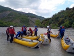 RAFTING EXPEDICE DO ALBNIE 2011, Dalek a exotick zem ns opt pijala vldn s pekrsnou prodou a dobrm poasm. Vodckch zitk bylo hojn, stejn jako gurmnskch a cestovatelskch. Pjemnou partu jet vylepila Danina k - fotografie 176