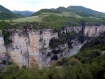 RAFTING EXPEDICE DO ALBNIE 2011, Dalek a exotick zem ns opt pijala vldn s pekrsnou prodou a dobrm poasm. Vodckch zitk bylo hojn, stejn jako gurmnskch a cestovatelskch. Pjemnou partu jet vylepila Danina k - fotografie 228