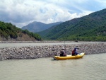 RAFTING EXPEDICE DO ALBNIE 2011, Dalek a exotick zem ns opt pijala vldn s pekrsnou prodou a dobrm poasm. Vodckch zitk bylo hojn, stejn jako gurmnskch a cestovatelskch. Pjemnou partu jet vylepila Danina k - fotografie 236