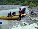 RAFTING EXPEDICE DO ALBNIE 2011, Dalek a exotick zem ns opt pijala vldn s pekrsnou prodou a dobrm poasm. Vodckch zitk bylo hojn, stejn jako gurmnskch a cestovatelskch. Pjemnou partu jet vylepila Danina k - fotografie 238