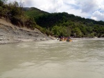 RAFTING EXPEDICE DO ALBNIE 2011, Dalek a exotick zem ns opt pijala vldn s pekrsnou prodou a dobrm poasm. Vodckch zitk bylo hojn, stejn jako gurmnskch a cestovatelskch. Pjemnou partu jet vylepila Danina k - fotografie 244