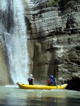 RAFTING EXPEDICE DO ALBNIE 2011, Dalek a exotick zem ns opt pijala vldn s pekrsnou prodou a dobrm poasm. Vodckch zitk bylo hojn, stejn jako gurmnskch a cestovatelskch. Pjemnou partu jet vylepila Danina k - fotografie 293