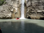 RAFTING EXPEDICE DO ALBNIE 2011, Dalek a exotick zem ns opt pijala vldn s pekrsnou prodou a dobrm poasm. Vodckch zitk bylo hojn, stejn jako gurmnskch a cestovatelskch. Pjemnou partu jet vylepila Danina k - fotografie 294