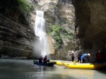 RAFTING EXPEDICE DO ALBNIE 2011, Dalek a exotick zem ns opt pijala vldn s pekrsnou prodou a dobrm poasm. Vodckch zitk bylo hojn, stejn jako gurmnskch a cestovatelskch. Pjemnou partu jet vylepila Danina k - fotografie 311