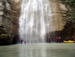 RAFTING EXPEDICE DO ALBNIE 2011, Dalek a exotick zem ns opt pijala vldn s pekrsnou prodou a dobrm poasm. Vodckch zitk bylo hojn, stejn jako gurmnskch a cestovatelskch. Pjemnou partu jet vylepila Danina k - fotografie 315