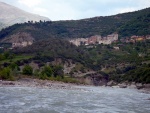 RAFTING EXPEDICE DO ALBNIE 2011, Dalek a exotick zem ns opt pijala vldn s pekrsnou prodou a dobrm poasm. Vodckch zitk bylo hojn, stejn jako gurmnskch a cestovatelskch. Pjemnou partu jet vylepila Danina k - fotografie 355