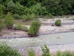 RAFTING EXPEDICE DO ALBNIE 2011, Dalek a exotick zem ns opt pijala vldn s pekrsnou prodou a dobrm poasm. Vodckch zitk bylo hojn, stejn jako gurmnskch a cestovatelskch. Pjemnou partu jet vylepila Danina k - fotografie 398