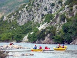 RAFTING EXPEDICE DO ALBNIE 2011, Dalek a exotick zem ns opt pijala vldn s pekrsnou prodou a dobrm poasm. Vodckch zitk bylo hojn, stejn jako gurmnskch a cestovatelskch. Pjemnou partu jet vylepila Danina k - fotografie 418