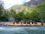 RAFTING EXPEDICE DO ALBNIE 2011, Dalek a exotick zem ns opt pijala vldn s pekrsnou prodou a dobrm poasm. Vodckch zitk bylo hojn, stejn jako gurmnskch a cestovatelskch. Pjemnou partu jet vylepila Danina k - fotografie 467