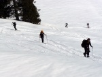 SKIALPINISTICK ELDORDO, Tahle parta veden Hanzem a Salmkem mla neskutenou kliku na poas... Spousta snhu, slunce, lavin i nastoupanch vkovch metr a vypitch kvasnic. Tahle partika si poradila se vm, vetn nro - fotografie 308