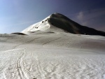 SKIALPINISTICK ELDORDO, Tahle parta veden Hanzem a Salmkem mla neskutenou kliku na poas... Spousta snhu, slunce, lavin i nastoupanch vkovch metr a vypitch kvasnic. Tahle partika si poradila se vm, vetn nro - fotografie 312