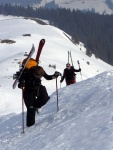 SKIALPINISTICK ELDORDO, Tahle parta veden Hanzem a Salmkem mla neskutenou kliku na poas... Spousta snhu, slunce, lavin i nastoupanch vkovch metr a vypitch kvasnic. Tahle partika si poradila se vm, vetn nro - fotografie 321